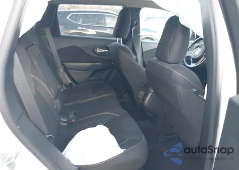 2016 Jeep Cherokee Latitude z USA, uszkodzony, nr VIN 1C4PJMCS4GW205974